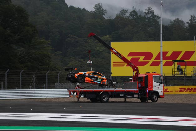 FIA WEC - 6 HOURS OF FUJI 2026 58 GEHRSITZ Finn (ger), GOETHE Benjamin (ger), WEST Alexander (swe), Garage 59, McLaren 720S GT3 Evo 58, LM GT3, action crash, accident, marshall, commissaire de piste, during the 6 Hours of Fuji 2026, 6th round of the 2026 FIA World Endurance Championship, from September 25 to 27, 2026 on the Fuji Speedway in Oyama, Shizuoka, Japan - OyamaJapan Copyright: xANTONINxVINCENTx