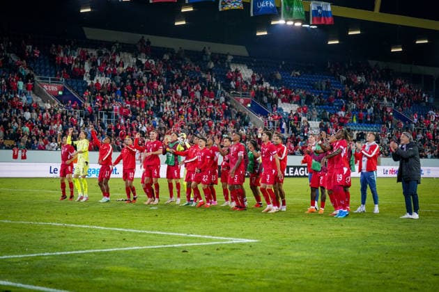 Fussball UEFA Nations League 2026 - 2027, 3. Spieltag - Schweiz vs Slowenien - Thermoplan Arena (Luzern): Freude, Emotionen, Jubel bei dem Schweizer Team und den Fans nach dem 2:1 Heimsieg. Copyright: xJOERANxSTEINSIEKx