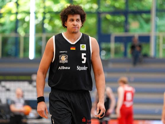 Benjamin Uzoma (ETB Miners Essen, 5) reagiert. GER, ETB Miners Essen vs RheinStars Koeln, Barmer 2. Basketball Bundesliga, ProA, 3. Spieltag, Saison 2026-27, Sporthalle am Hallo, Essen, 04.10.2026 ETB Miners Essen vs RheinStars Koeln, ProA, 3. Spieltag, Saison 2026-27, 04.10.2026 Essen Copyright: xEibner-Pressefoto ScottxColemanx EP_SCN