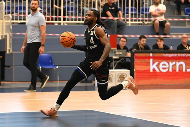 Quashawn Tyrese Lane 3. Spieltag BARMER 2. Basketball Bundesliga Pro A ETB Miners Rheinstars Köln 04.10.2026 Quashawn Tyrese Lane (ETB Miners), 3. Spieltag in der BARMER 2. Basketball Bundesliga Pro A, ETB Miners gegen RheinStars Köln. Endstand 86:91 in der Sporthalle am Hallo am 04.10.2026 vor 946 Zuschauern.