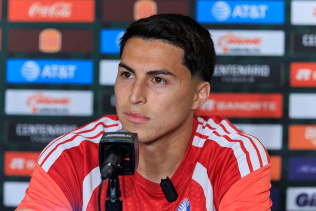 October 5, 2026, Los Angeles, California, USA: Jonathan Villagra 27 of Chile during an interview on Monday, October 5, 2026 at BMO Stadium in Los Angeles, California in preparation for an International Friendly, Länderspiel, Nationalmannschaft match against Mexico on Tuesday October 6, 2026 at the Los Angeles Memorial Coliseum. ARIANA RUIZ PI Chile press conference, PK, Pressekonferenz - ZUMAp124 20261005_zaa_p124_027 Copyright: xArianaxRuizx