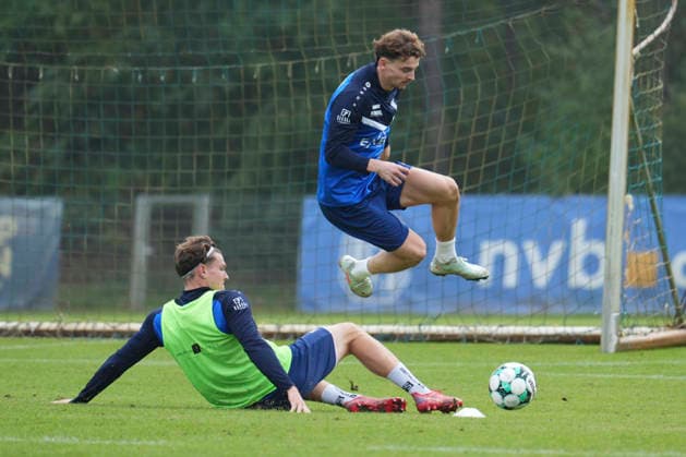 Deutschland: Fussball, Trainingseinheit, 3. Liga, Saison 2026-2027, NVB-Campus, SV Meppen, Dienstag, 06.10.2026, Vormittagstraining: Moritz Heyer als Gastspieler beim Meppener Training des Drittligisten mit Richard Meier (SV Meppen, 13) Copyright: xLennxLuebbersx