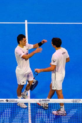 DÜSSELDORF, GERMANY - 6 OCTOBER 2026: Image shows the celebration of Maximiliano Arce Simo (ARG) and Juan Tello (ARG) during CUPRA Germany Premier Padel P2 2026 Day 3 at CASTELLO Düsseldorf on 6 10 2026 in Düsseldorf, Germany. Germany Copyright: xFröhlichxPascalx