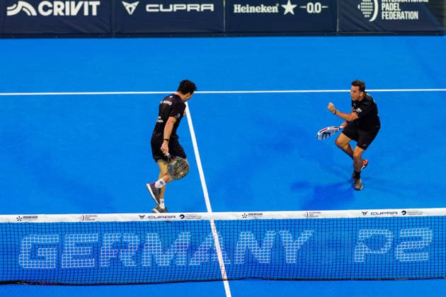 DÜSSELDORF, GERMANY - 6 OCTOBER 2026: Image shows the celebration of Francisco Navarro (ESP) and Martin Di Nenno (ARG) during CUPRA Germany Premier Padel P2 2026 Day 3 at CASTELLO Düsseldorf on 6 10 2026 in Düsseldorf, Germany. Germany Copyright: xFröhlichxPascalx