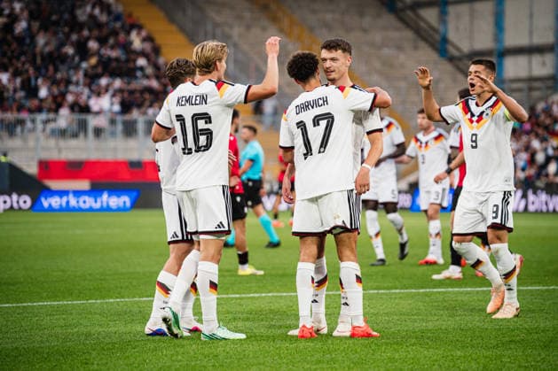 U21, U 21 EM-Qualifikation: Deutschland - Georgien, 06.10.2026 TOR, JUBEL zum 1:0 durch Noah Darvich (Deutschland, 17), hier mit Aljoscha Kemlein (Deutschland, 16) und Dženan PejÄinović (Deutschland, 11); Fußball, EM-Qualifikation U 21, 10. Spieltag: Deutschland vs. Georgien am 06.10.2026, Bielefeld DFB REGULATIONS PROHIBIT ANY USE OF PHOTOGRAPHS AS IMAGE SEQUENCES AND OR QUASI-VIDEO. Copyright: xBEAUTIFULxSPORTS Tonhäuserx
