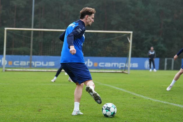 Deutschland: Fussball, Trainingseinheit, 3. Liga, Saison 2026-2027, NVB-Campus, SV Meppen, Dienstag, 06.10.2026, Vormittagstraining: Moritz Heyer (Gastspieler, SV Meppen) am Ball Copyright: xLennxLübbersx