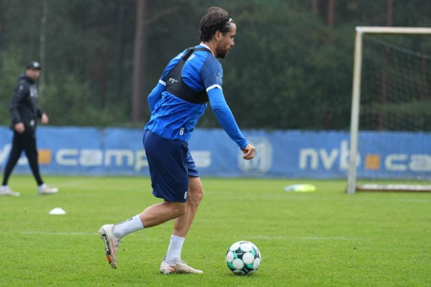 Deutschland: Fussball, Trainingseinheit, 3. Liga, Saison 2026-2027, NVB-Campus, SV Meppen, Dienstag, 06.10.2026, Vormittagstraining: Ersin Zehir (SV Meppen, 6) am Ball Copyright: xLennxLübbersx