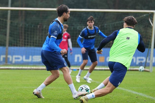 Deutschland: Fussball, Trainingseinheit, 3. Liga, Saison 2026-2027, NVB-Campus, SV Meppen, Dienstag, 06.10.2026, Vormittagstraining: Ersin Zehir (SV Meppen, 6) passt den Ball Copyright: xLennxLübbersx