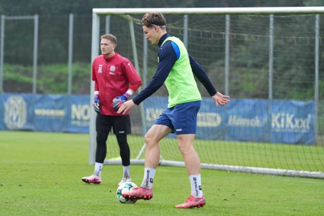 Deutschland: Fussball, Trainingseinheit, 3. Liga, Saison 2026-2027, NVB-Campus, SV Meppen, Dienstag, 06.10.2026, Vormittagstraining: Richard Meier (SV Meppen, 13) am Ball Copyright: xLennxLübbersx