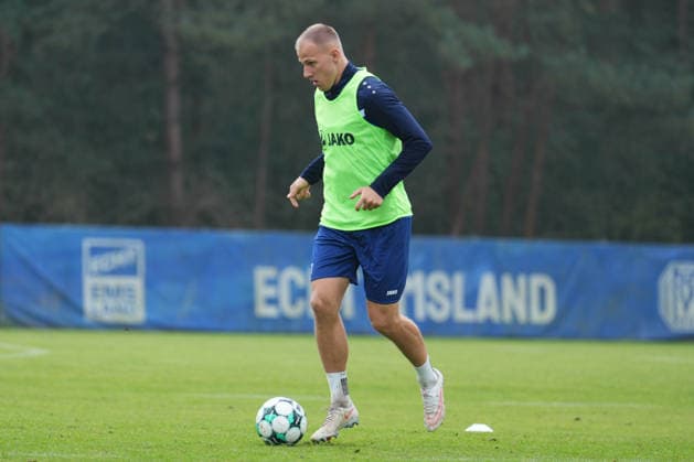 Deutschland: Fussball, Trainingseinheit, 3. Liga, Saison 2026-2027, NVB-Campus, SV Meppen, Dienstag, 06.10.2026, Vormittagstraining: Jannic Ehlers (SV Meppen, 17) am Ball Copyright: xLennxLübbersx