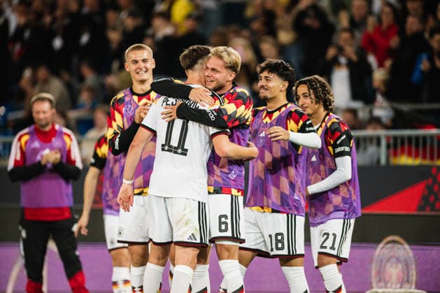 U21, U 21 EM-Qualifikation: Deutschland - Georgien, 06.10.2026 TOR, JUBEL zum 2:0 durch Dženan PejÄinović (Deutschland, 11), hier mit Leandro Morgalla (Deutschland, 6); Fußball, EM-Qualifikation U 21, 10. Spieltag: Deutschland vs. Georgien am 06.10.2026, Bielefeld DFB REGULATIONS PROHIBIT ANY USE OF PHOTOGRAPHS AS IMAGE SEQUENCES AND OR QUASI-VIDEO. Copyright: xBEAUTIFULxSPORTS Tonhäuserx