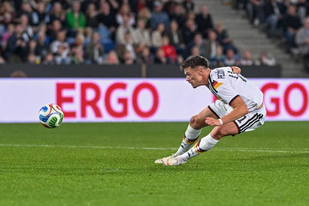 U21, U 21 Laenderspiel - 26 27 - Deutschland - Georgien am 06.10.2026 in der SchücoArena in Bielefeld Jubel, Torjubel, Torschuetze, Torschütze Dzenan Pejcinovic (Deustchland) mit dem Tor zum 2:0.