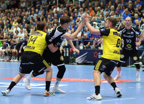 v.l. Tobias Trommler (IK Saevehof 14), Soeren Steinhaus (Bergischer HC 53), Birgir Steinn Jonsson (IK Saevehof 08), Fynn Hangstein (Bergischer HC 10) GER, Bergischer HC06 vs. IK Saevehof, Handball, EHF Europa League 2026 27, 2. Spieltag, Spielzeit 2026 2027, 06.10.2026 GER, Bergischer HC06 vs. IK Saevehof, Handball, EHF Europa League 2026 27, 2. Spieltag, Spielzeit 2026 2027, 06.10.2026 Solingen-Mitte Copyright: xEibner-Pressefoto ThomasxStoeckerx EP_TSR