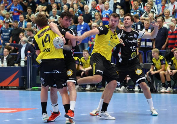 v.l. Tobias Trommler (IK Saevehof 14),Tim Hilding (Bergischer HC 17) , Birgir Steinn Jonsson (IK Saevehof 08), Lars Kooij (Bergischer HC 15) GER, Bergischer HC06 vs. IK Saevehof, Handball, EHF Europa League 2026 27, 2. Spieltag, Spielzeit 2026 2027, 06.10.2026 GER, Bergischer HC06 vs. IK Saevehof, Handball, EHF Europa League 2026 27, 2. Spieltag, Spielzeit 2026 2027, 06.10.2026 Solingen-Mitte Copyright: xEibner-Pressefoto ThomasxStoeckerx EP_TSR
