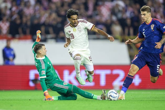 Croatia v Spain - UEFA Nations League 2026 27 Group A3 MD4 Lamine Yamal of Spain in action against Dominik Livakovic (L) and Luka Vuskovic (R) of Croatia during the UEFA Nations League 2026 27 group phase match between Croatia and Spain at Stadion Poljud on October 6, 2026 in Split, Croatia. SanjinxStrukic PIXSELL