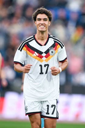 U21, U 21 Laenderspiel - 26 27 - Deutschland - Georgien am 06.10.2026 in der SchücoArena in Bielefeld Jubel, Torjubel, Torschuetze, Torschütze Noah Darvich (Deustchland) jubelt nach seinem Tor zum 1:0.