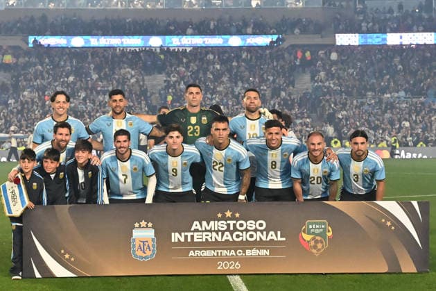 Lionel Messi farewell match BUENOS AIRES, ARGENTINA - OCTOBER 6: Players of Argentina previous at Lionel Messi farewell match with the national team, Nationalteam at the International Friendly, Länderspiel, Nationalmannschaft match between Argentina Vs Benin at Monumental Stadium on October 6, 2026 in Buenos Aires, Argentina. Buenos Aires Estadio Monumental Antonio Liberti Buenos Aires Argentina Copyright: xIMAGOx xPhotoCero5x xLucianoxBisbalx
