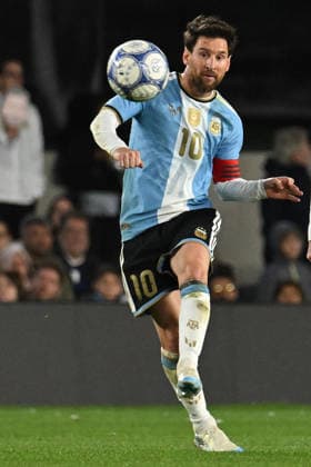 Lionel Messi farewell match BUENOS AIRES, ARGENTINA - OCTOBER 6: Lionel Messi of Argentina controls the ball during his farewell match with the national team, Nationalteam at the International Friendly, Länderspiel, Nationalmannschaft match between Argentina Vs Benin at Monumental Stadium on October 6, 2026 in Buenos Aires, Argentina. Buenos Aires Estadio Monumental Antonio Liberti Buenos Aires Argentina Copyright: xIMAGOx xPhotoCero5x xLucianoxBisbalx