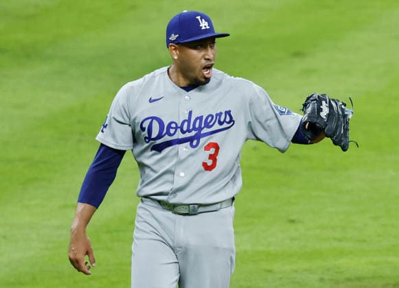 Los Angeles Dodgers closing pitcher Edwin Diaz (3) celebrates after the Dodgers defeated the Atlanta Braves 3-1 in an MLB, Baseball Herren, USA National League Division Series playoff game at Truist Park in Atlanta, Georgia, on Tuesday, October 6, 2026. The Dodgers now have a 2-1 lead in the best-of-five series. ATL20261006720 MIKExZARRILLI
