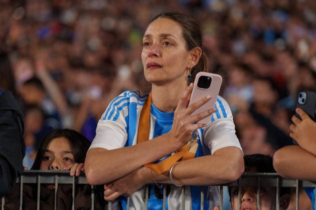 Benin v Argentina BUENOS AIRES, ARGENTINA - OCTOBER 6: An Argentina fan cries during a game between Benin and Argentina at Estadio Monumental on October 6, 2026 in Buenos Aires, Argentina Buenos Aires Estadio Monumental Argentina Copyright: xAndrewxJ.xClark ISIxPhotosx 9950