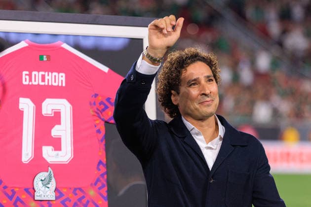 October 6, 2026, Los Angeles, California, USA: Mexico goalkeeper Guillermo Ochoa is honored during the â€oeThank You, Memo†retirement ceremony prior to the International Friendly, Länderspiel, Nationalmannschaft match between Mexico and Chile at the Los Angeles Memorial Coliseum on Tuesday, October 6, 2026, in Los Angeles, California. JAVIER ROJAS PI Los Angeles USA - ZUMAp124 20261006_zaa_p124_090 Copyright: xJavierxRojasx