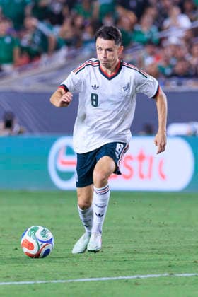 October 6, 2026, Los Angeles, California, USA: Alvaro Fidalgo 8 of Mexico during an International Friendly, Länderspiel, Nationalmannschaft match against Chile at the Los Angeles Memorial Coliseum on Tuesday October 6, 2026 in Los Angeles, California. Mexico loses to Chile, 0-2. ARIANA RUIZ PI Mexico Vs. Chile - ZUMAp124 20261006_zaa_p124_102 Copyright: xArianaxRuizx