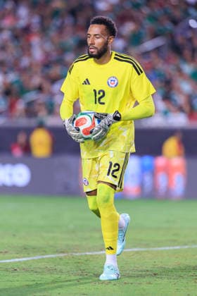 October 6, 2026, Los Angeles, California, USA: Goalkeeper, Lawrence Vigouroux 12 of Chile during an International Friendly, Länderspiel, Nationalmannschaft match against Mexico at the Los Angeles Memorial Coliseum on Tuesday October 6, 2026 in Los Angeles, California. Mexico loses to Chile, 0-2. ARIANA RUIZ PI Mexico Vs. Chile - ZUMAp124 20261006_zaa_p124_115 Copyright: xArianaxRuizx