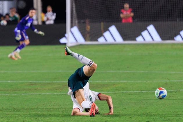 October 6, 2026, Los Angeles, California, USA: Alvaro Fidalgo 8 of Mexico goes down after a foul during an International Friendly, Länderspiel, Nationalmannschaft match against Chile at Los Angeles Memorial Coliseum on Tuesday, October 6, 2026, in Los Angeles, California. Mexico loses to Chile, 0-2. JAVIER ROJAS PI Los Angeles USA - ZUMAp124 20261006_zaa_p124_135 Copyright: xJavierxRojasx