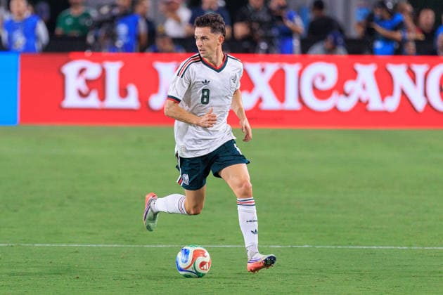October 6, 2026, Los Angeles, California, USA: Alvaro Fidalgo 8 of Mexico during an International Friendly, Länderspiel, Nationalmannschaft match against Chile at Los Angeles Memorial Coliseum on Tuesday, October 6, 2026, in Los Angeles, California. Mexico loses to Chile, 0-2. JAVIER ROJAS PI Mexico Vs. Peru - ZUMAp124 20261006_zaa_p124_136 Copyright: xJavierxRojasx