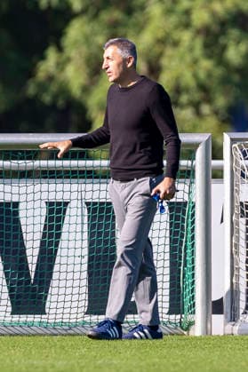 07.10.2026, Fussball, Training des FC Schalke 04. Sportlicher Leiter NLZ Ayhan Tumani (FC Schalke 04). Gelsenkirchen Trainingsgelände FC Schalke 04 NRW Deutschland xRHR-FOTO YYx Copyright: RHR-FOTOx RHR-FOTO YY