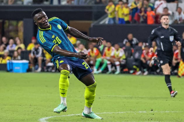 MIAMI, FL - OCTOBER 06: Kevin Viveros 20 of Colombia looks on during an International Friendly, Länderspiel, Nationalmannschaft soccer match between Colombia and Peru at NU Stadium on October 06, 2026 in Miami, Florida.(Photo by Chris Arjoon Icon Sportswire) SOCCER: OCT 06 Colombia vs Peru EDITORIAL USE ONLY Icon2610060000090