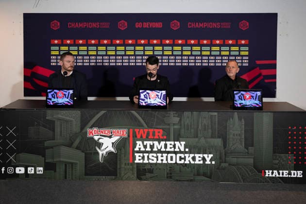 CHL; Kölner Haie - Herning Blue Fox; Köln, 07.10.2026 Garth Murrax (Herning Blue Fox, Head Coach); Jason Schade; Thomas Berglund (Kölner Haie, Head Coach); CHL; Kölner Haie - Herning Blue Fox am 07.10.2026 in der Lanxessarena in Köln (Deutschland). Copyright: xBEAUTIFULxSPORTS AndreasxDickx