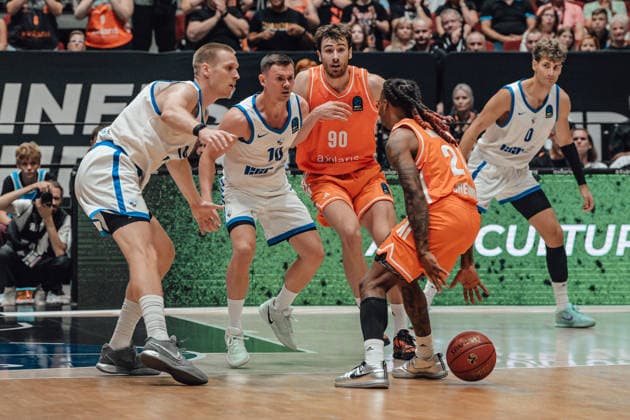 2. Spieltag des Basketball Eurocup Niners Chemnitz - Klaipedos Neptunas 07.10.2026 ab 19.00 Uhr Chemnitz, Chemnitz Arena Im Foto:10 Elvar Fridkriksson, 90 Jannis von Seckendorf, 24 Cobe Williams 2. Spieltag des Basketball Eurocup Niners Chemnitz - Klaipedos Neptunas Chemnitz Sachsen Deutschland Copyright: xEHLxMedia MichelxKöhlerx 20262709-Niners-Chemnitz-Klaipeda-Neptunas-021