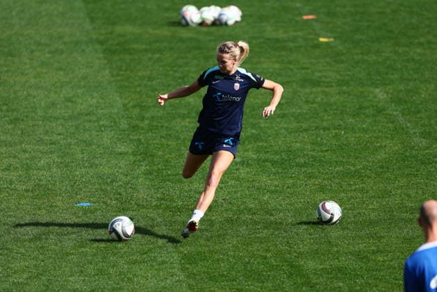 The women s national soccer team is preparing for the World Cup qualifier in Bucharest, Romania, October 8, 2026. Ada Stolsmo Hegerberg during a training session at Stadionul Arcul de Triumf, for the World Cup qualifying match against Romania. Photo: Nikola Krstic, NTB Romania, Bucharest. EDITORIAL USE ONLY. RESTRICTED USE FOR BETTING COMPANIES Copyright: xNikolaxKrsticx xNTBx