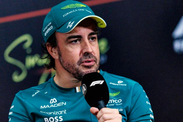 RECORD DATE NOT STATED 8th October 2026; Marina Bay, Singapore; Formula 1, Singapore Grand Prix, Arrival Day; Fernando Alonso (14) of Spain and Aston Martin Aramco Formula One Team during the press conference, PK, Pressekonferenz at the Singapore Grand Prix StephenxBlackberry