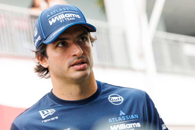 RECORD DATE NOT STATED 8th October 2026; Marina Bay, Singapore; Formula 1, Singapore Grand Prix, Arrival Day; Carlos Sainz Jr (55) of Spain and Atlassian Williams F1 Team arriving at the Singapore Grand Prix StephenxBlackberry