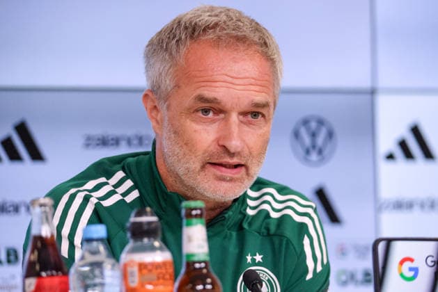 Karlsruhe, Deutschland: 08.10.2026 - Deutsche Fußballnationalmannschaft der Frauen - Abschlusspressekonferenz - Testspiel Deutschland vs. Australien Im Bild: Bundestrainer Christian Wück Wueck (Deutschland) bei der Abschlusspressekonferenz in Karlsruhe Copyright: HMBxMedia MadeleinexFantini