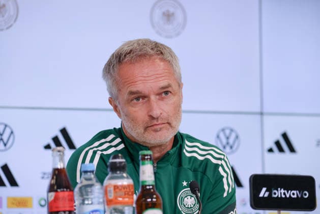 Karlsruhe, Deutschland: 08.10.2026 - Deutsche Fußballnationalmannschaft der Frauen - Abschlusspressekonferenz - Testspiel Deutschland vs. Australien Im Bild: Bundestrainer Christian Wück Wueck (Deutschland) bei der Abschlusspressekonferenz in Karlsruhe Copyright: HMBxMedia MadeleinexFantini