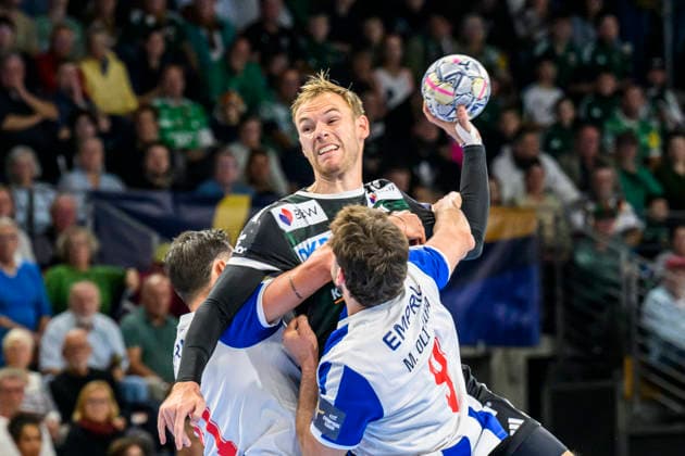 im Bild v.l.: Mathias Gidsel (Fuechse Berlin, 19), im Angriff, GER, Berlin, Handball, Füchse Berlin vs FC Porto, EHF Champions League, 3. Spieltag der Gruppe A , in der Max Schmeling Halle, Am Falkplatz 1, 08.10.2026, Copyright: HMBxMedia UwexKoch