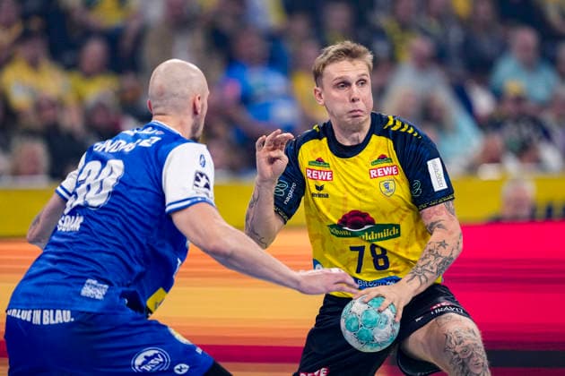 v.li.: Dominik Solak (ThSV, 30), Edwin Aspenbäck (RNL, 78), Zweikampf, Spielszene, Duell, duel, tackle, tackling, Dynamik, Action, Aktion, 08.10.2026, Mannheim (Deutschland), Handball, Bundesliga, Rhein-Neckar Löwen - ThSV Eisenach