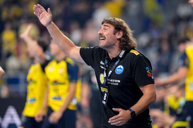 Sebastian Hinze (Trainer, Cheftrainer, ThSV), gibt Anweisungen, gestikuliert, mit den Armen gestikulieren, Einzelbild, Einzelfoto, Aktion, Action, 08.10.2026, Mannheim (Deutschland), Handball, Bundesliga, Rhein-Neckar Löwen - ThSV Eisenach