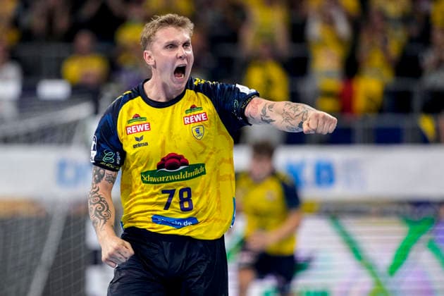Edwin Aspenbäck (RNL, 78), Spieler der Rhein-Neckar-Löwen, jubelt über ein Tor, Jubel, jubeln, Torjubel, Torerfolg, celebrate the goal, goal, celebration, jubelt ueber das Tor, Freuen, Freude, freut sich, optimistisch, positiv, Spielszene, Highlight, Einzelbild, Einzelfoto, Aktion, Action, 08.10.2026, Mannheim (Deutschland), Handball, Bundesliga, Rhein-Neckar Löwen - ThSV Eisenach