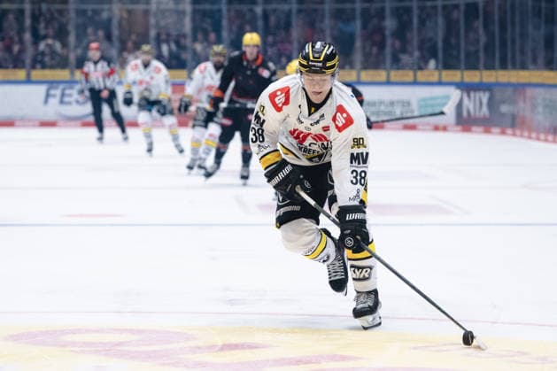Tim Schuetz (Krefeld Pinguine, 38) GER, Loewen Frankfurt vs. Krefeld Pinguine, Eishockey, PENNY DEL, 7. Spieltag, Spielzeit 2026 2027, 08.10.2026 GER, Loewen Frankfurt vs. Krefeld Pinguine, Eishockey, PENNY DEL, 7. Spieltag, Spielzeit 2026 2027, 08.10.2026 Frankfurt am Main Copyright: xEibner-Pressefoto AttilaxZigax EP_AZA