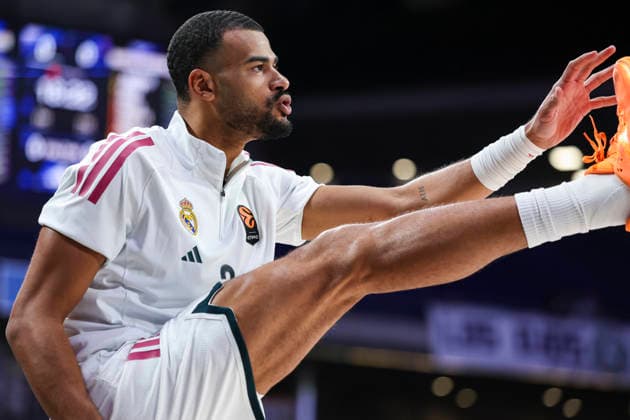 October 8, 2026, Madrid, Madrid, Spain: Timothe Luwawu-Cabarr Ot of Real Madrid warms up during the Euroleague Basketball Regular Season Round 4 game between Real Madrid v Partizan Mozzart Bet Belgrade at Movistar Arena on October 08, 2026 in Madrid, Spain. Real Madrid V Partizan Mozzart Bet Belgrade - Euroleague 2025 2026 - ZUMAa181 20261008_zaa_a181_217 Copyright: xIrinaxR.xHipolitox