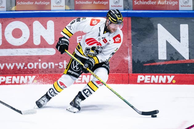 Marcel Mueller (Krefeld Pinguine, 09) GER, Loewen Frankfurt vs. Krefeld Pinguine, Eishockey, PENNY DEL, 7. Spieltag, Spielzeit 2026 2027, 08.10.2026 GER, Loewen Frankfurt vs. Krefeld Pinguine, Eishockey, PENNY DEL, 7. Spieltag, Spielzeit 2026 2027, 08.10.2026 Frankfurt am Main Copyright: xEibner-Pressefoto AttilaxZigax EP_AZA