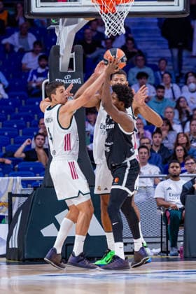 ESP: Euroleague Real Madrid v Partizan Belgrade Ethan Thompson of Partizan and Jaime Pradilla of Real Madrid during the Euroleague match between Real Madrid and Partizan Mozzart Bet Belgrade played at Movistar Arena Stadium on October 8 2026 in Madrid Spain Madrid Spain Basketball Copyright: xAlbaxPachecox xAgenciaxLOFx