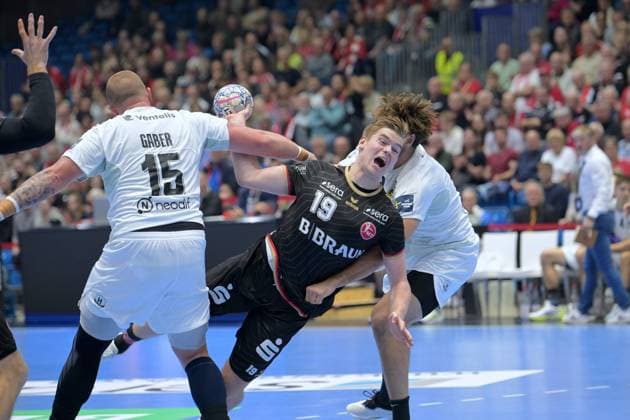 Reynir Thor Stefansson (MT Melsungen 19) beim Wurf; Matej Gaber (HBC Nantes 15) (L), Thibaud Briet (HBC Nantes 3) (R) , GER, MT Melsungen - HBC Nantes (FRA), Handball, Champions League Maenner, Group Matches, Saison 2026 2027, 08.10.2026, GER, MT Melsungen - HBC Nantes Handball, CL Maenner, Group Match, Saison 2026 2027, 08.10.2026 Kassel Copyright: xEibner-Pressefotox xRolandxSippelx EP_RSL