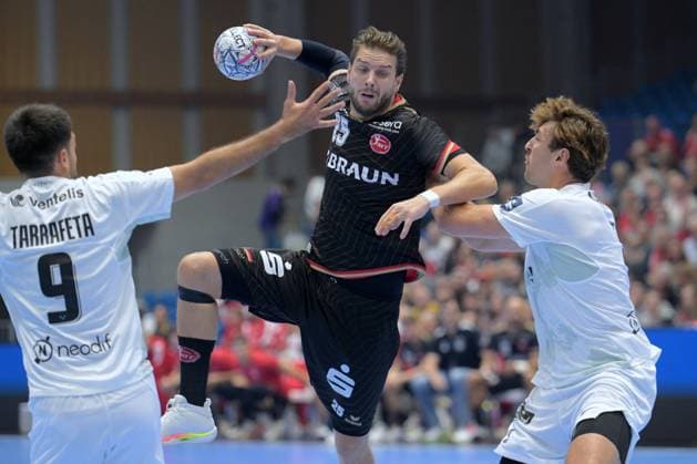 Olle Forsell Schefvert (MT Melsungen 25)(am Ball), Ian Seeano Tarrafeta (HBC Nantes 9) (L), Thibaud Briet (HBC Nantes 3) , GER, MT Melsungen - HBC Nantes (FRA), Handball, Champions League Maenner, Group Matches, Saison 2026 2027, 08.10.2026, GER, MT Melsungen - HBC Nantes Handball, CL Maenner, Group Match, Saison 2026 2027, 08.10.2026 Kassel Copyright: xEibner-Pressefotox xRolandxSippelx EP_RSL