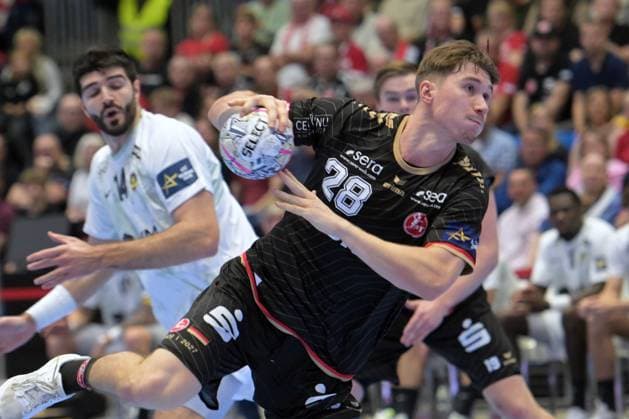 Luca Sigrist (MT Melsungen 28) beim Wurf; Imanol Garciandia (HBC Nantes 14) (hinten) , GER, MT Melsungen - HBC Nantes (FRA), Handball, Champions League Maenner, Group Matches, Saison 2026 2027, 08.10.2026, GER, MT Melsungen - HBC Nantes Handball, CL Maenner, Group Match, Saison 2026 2027, 08.10.2026 Kassel Copyright: xEibner-Pressefotox xRolandxSippelx EP_RSL