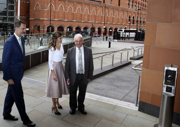 Spain s King Felipe VI (L) and Queen Letizia (C) are welcomed by Francis Crick Institute s Director, Nobel-laureate Paul Nurse (R), upon their arrival at the institute in Central London, Britain, 14 July 2017. Spanish Royal Couple is on a three day official visit in the United Kingdom. Spain s King Felipe VI and Queen Letizia visit UK !ACHTUNG: NUR REDAKTIONELLE NUTZUNG! Copyright: xANGELESxRODENASx 20170714-636356322094608813